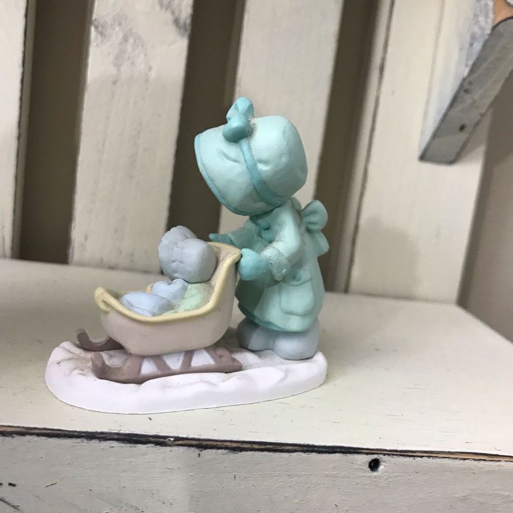 1989 Precious Moments Calendar Girls January Figurine Doll Miniature Figurine Re - Picture 10 of 12